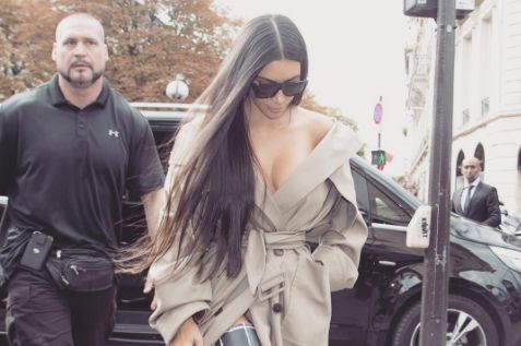 Uzbrojona banda napadła na Kim Kardashian.