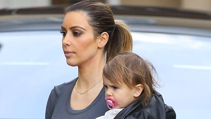 16 Dec 2013 - BEVERLY HILLS  - USAKIM KARDASHIAN STOPS BY EPIONE FOR LASER TREATMENT WITH SISTER KOURTNEYBYLINE MUST READ : XPOSUREPHOTOS.COM***UK CLIENTS - PICTURES CONTAINING CHILDREN PLEASE PIXELATE FACE PRIOR TO PUBLICATION *****UK CLIENTS MUST CALL PRIOR TO TV OR ONLINE USAGE PLEASE TELEPHONE  44 208 370 0291 ***