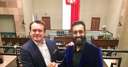 Muzułmański duchowny walczący z radykałami odwiedził Polskę. Wzywa do "wykopania islamistów"