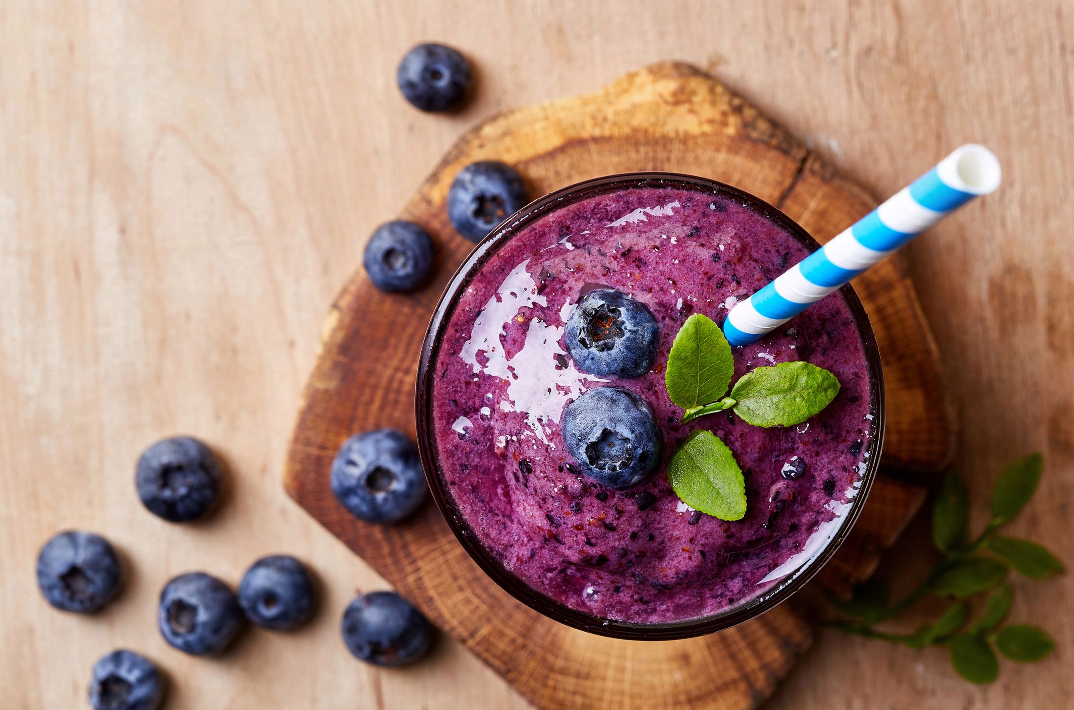 Smoothie może być wykonane z owoców leśnych