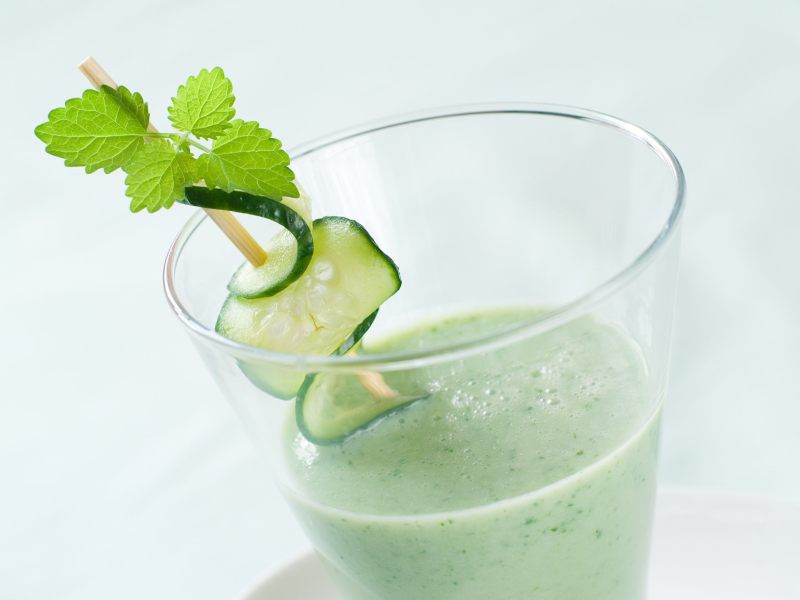 Orzeźwiające smoothie z ogórka i ananasa