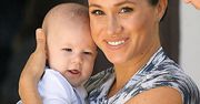 Paparazzi mają gdzieś prośby Meghan i Harry'ego. Właśnie zrobili nowe zdjęcie Archiemu w czasie zabawy z babcią. Słodziak!