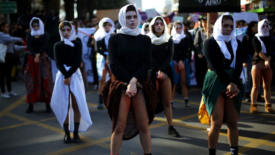 Protest przeciwko przemocy wobec kobiet w Santiago, stolicy Chile