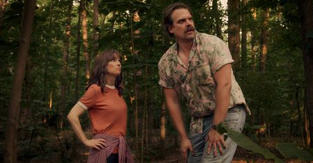 "Stranger Things": Co z Jimem Hopperem? Fani snują teorie o jego przeżyciu