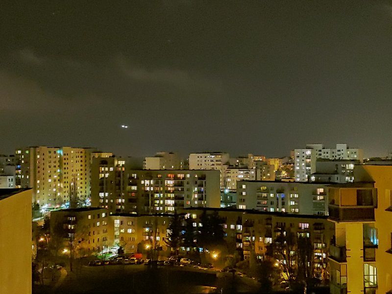 Po powrocie do Warszawy sprawdziłem, jak wychodzą zdjęcia w trybie nocnym. Aparat nieźle sobie radzi z gainowaniem światła. Zdjęcie zrobione smartfonem LG V40 Thinq. 