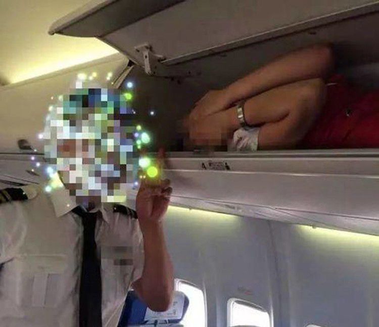 Stewardesy pakowali do luku. "Fala" w liniach lotniczych