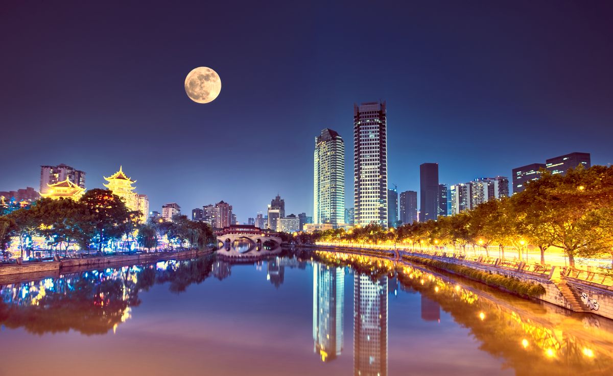 Chiny chcą stworzyć sztuczny księżyc. Będzie oświetlał miejskie ulice
