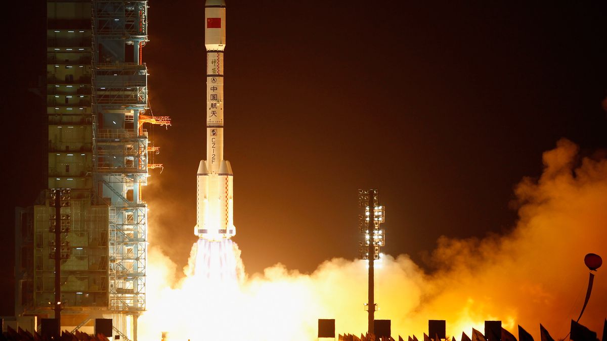 JIUQUAN, CHINA - SEPTEMBER 29:  A Long March 2F rocket carrying the country's first space laboratory module Tiangong-1 lifts off from the Jiuquan Satellite Launch Center on September 29, 2011 in Jiuquan, Gansu province of China. The unmanned Tiangong-1 will stay in orbit for two years and dock with China's Shenzhou-8, -9 and -10 spacecraft with the eventual goal of establishing a manned Chinese space station around 2020.  (Photo by Lintao Zhang/Getty Images)