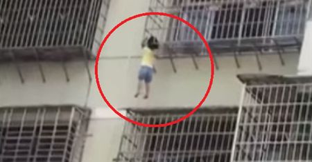Dramatyczna akcja ratunkowa w Quannan. 5-latka zwisała z 5. piętra