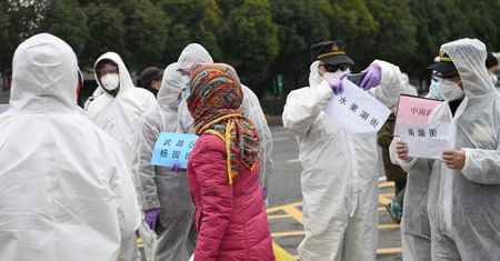 Koronawirus. Chińscy urzędnicy zwolnieni za zaniedbania