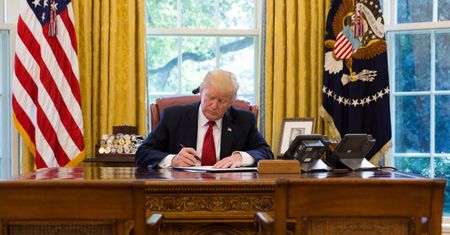 Donald Trump: Chiny zhakowały e-maile Hillary Clinton