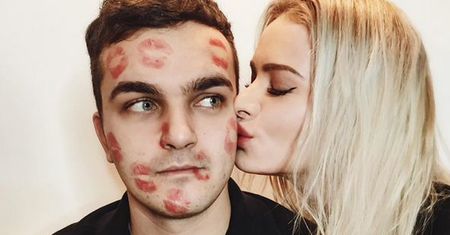 Szybko pocieszył się po rozstaniu z Maffashion. Teraz szaleje w aplikacji randkowej