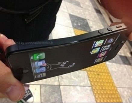 Obudowa iPhone'a 5 trwale się wygina