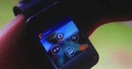 Prototyp Samsung Galaxy Gear na zdjęciu