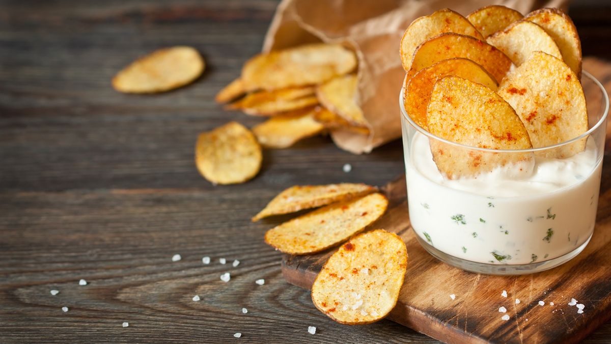 Domowe chrupki to doskonała przekąska zarówno dla dorosłych jak i dzieci. 