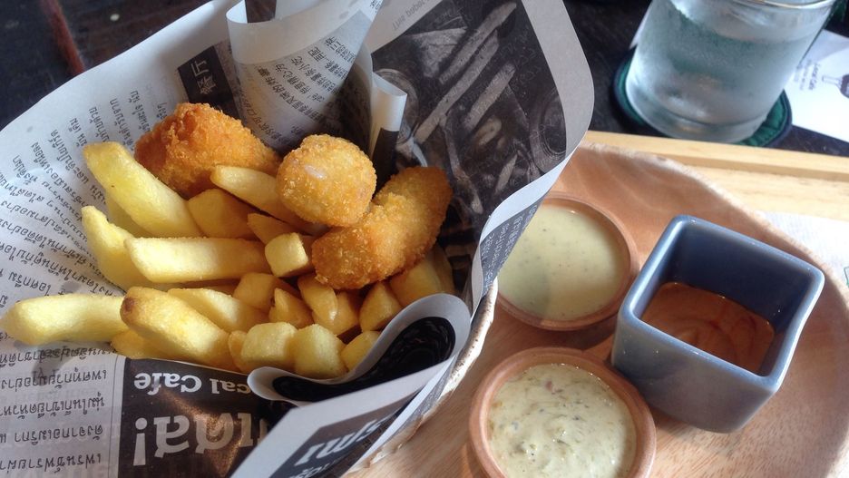 Ryba z frytkami to jedno z najbardziej znanych dań w Wielkiej Brytanii