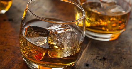 Jak pić whisky? Wszystko, co warto wiedzieć o whisky