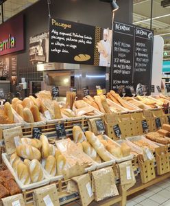 Niedopałek papierosa w chlebie. Pan Mariusz nie mógł uwierzyć w to, co zobaczył