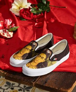 Vans ma kolekcję tenisówek z Fridą Kahlo