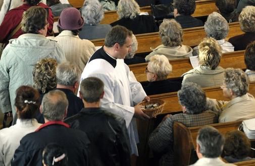 Policzyliśmy, ile zarabia Kościół. Z budżetu 1,6 miliarda, taca 1,2 miliarda...