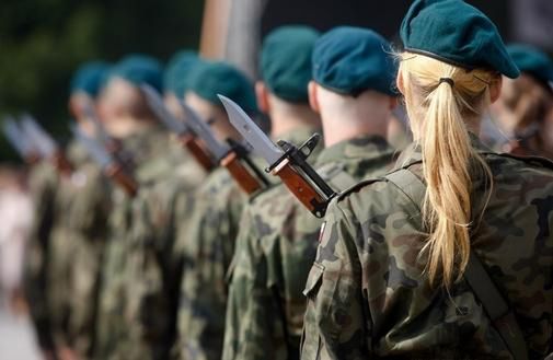 Polki od 2003 roku mogą uczestniczyć w misjch bojowych. Amerykanki dołączą do nich dopiero w 2016 roku.
