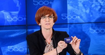 Spór o świadczenie 500+ w Auchan. Do akcji wkracza minister Rafalska