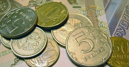Rubel nadal najtańszy w historii. Uderza to w rosyjską gospodarkę