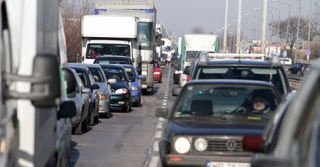 Płacenie za przejazd drogami w UE będzie prostsze. Rząd przyjął projekt noweli