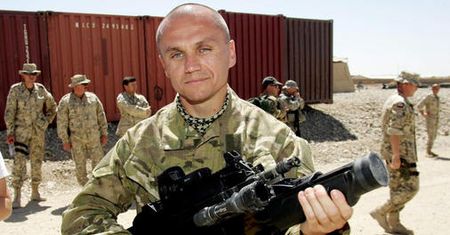 W Afganistanie broń rozpadała się im w rękach, teraz superżołnierz laserem prześwietli wroga