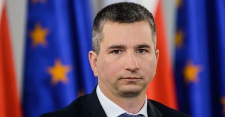 Szczurek mówi o cięciu podatków i miliardach na podwyżki płac
