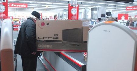 Na awansie Polaków stracą fortunę, ale się nie boją. "Kibicujemy naszym, chcemy zwrócić klientom pieniądze"