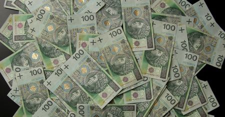 Długi Polaków. Nie spłacamy zobowiązań, nawet jeśli mamy pracę