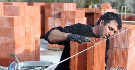Włochy: pracownicy najemni deklarują wyższe dochody niż przedsiębiorcy