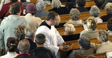 Policzyliśmy, ile zarabia Kościół. Z budżetu 1,6 miliarda, taca 1,2 miliarda...