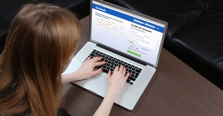 Zakaz handlu bronią na Facebook'u. Władze portalu reagują na rozporządzenie Baracka Obamy