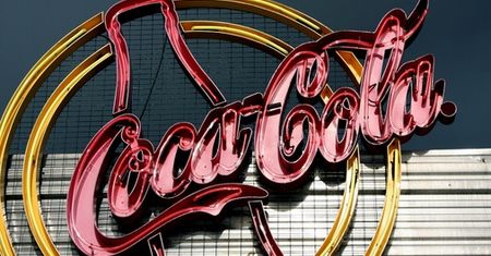 Coca-Cola i Red Bull chcą ograniczyć cukier w swoich produktach