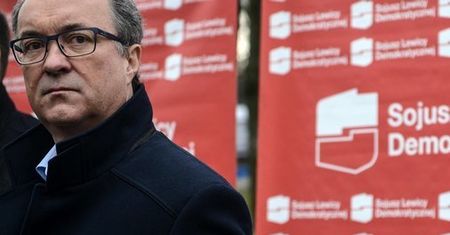 Rząd chce obniżyć emerytury byłym funkcjonariuszom PRL. Czarzasty: "skandal"