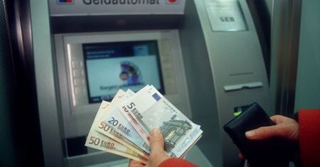 Jak zarządzać pieniędzmi w podróży?
