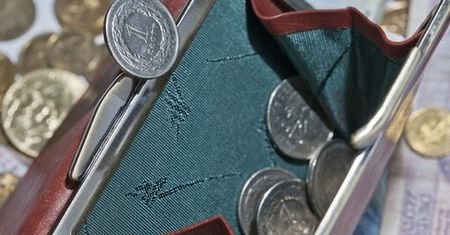 Prawie 300 tysięcy osób zalega w Polsce z alimentami