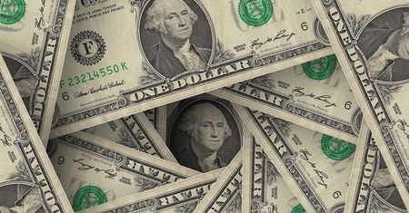 Dolar na 14-letnich szczytach. Złe wieści dla naszej waluty i długu