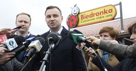 Kaczyński "zreformował" Biedronkę? Oto jak politycy flirtowali z siecią dyskontów