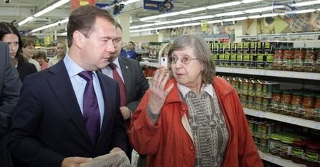 Rosjanom sen z powiek spędzają wysokie ceny i niskie płace