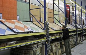 Goście ze Wschodu kupują w Polsce materiały budowlane, Polacy na Wschodzie - paliwa