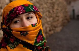 Oszpecone kobiety pracują w salonie urody