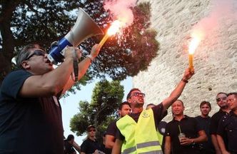 Rozpoczął się strajk generalny przeciwko polityce oszczędzania