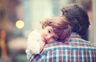 Jakie prawa w pracy mają młodzi ojcowie? Kompendium wiedzy przed Dniem Ojca