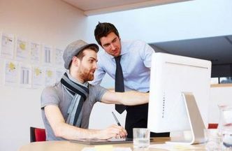 Można pracować w jednej firmie na dwie umowy?