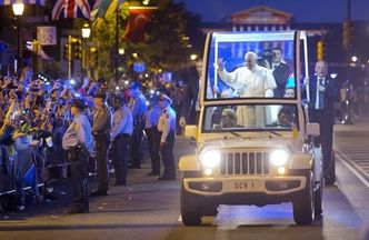 Papież Franciszek źródłem darmowej reklamy dla American Airlines i Fiat Chrysler