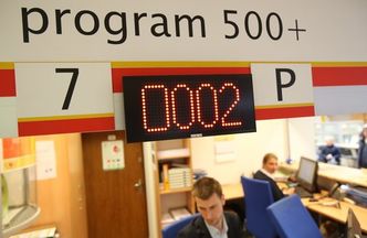 W Polskę wyruszają "500 busy" z informacjami o programie