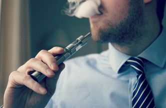 Rząd przyjął projekt zakazujący sprzedaży e-papierosów niepełnoletnim
